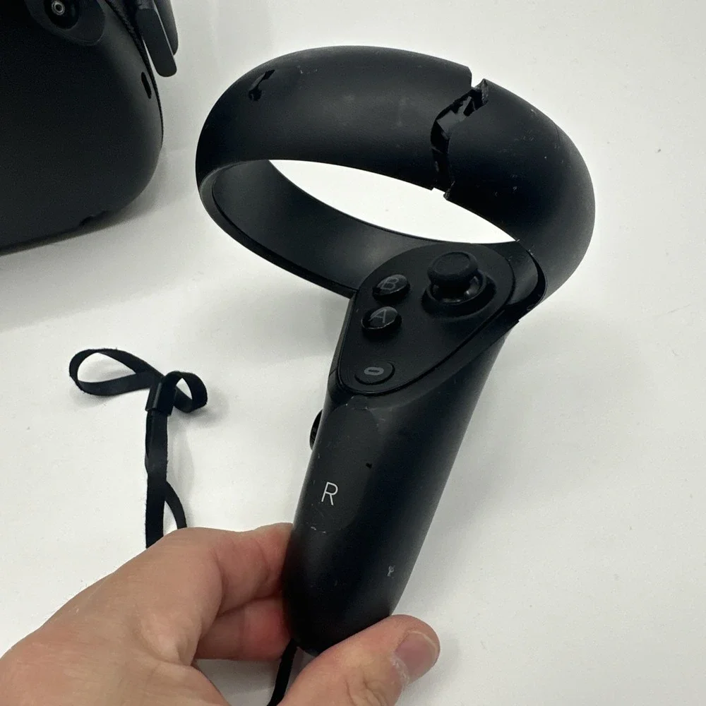 Meta Oculus Quest 1 VR Virtual Reality Headset And MH-B Controllers For Parts